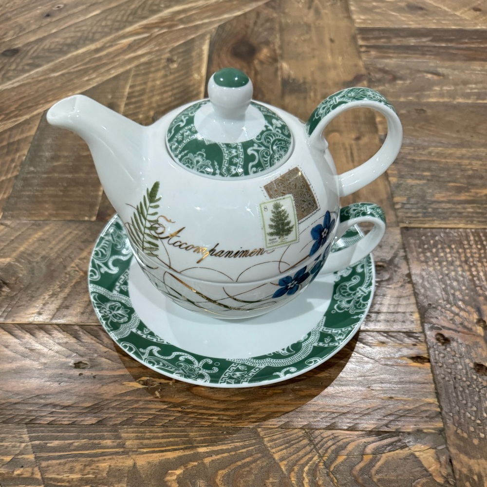 Barnes & Nobles Porcelain Floral Fringe Studio Tea FOR ONE